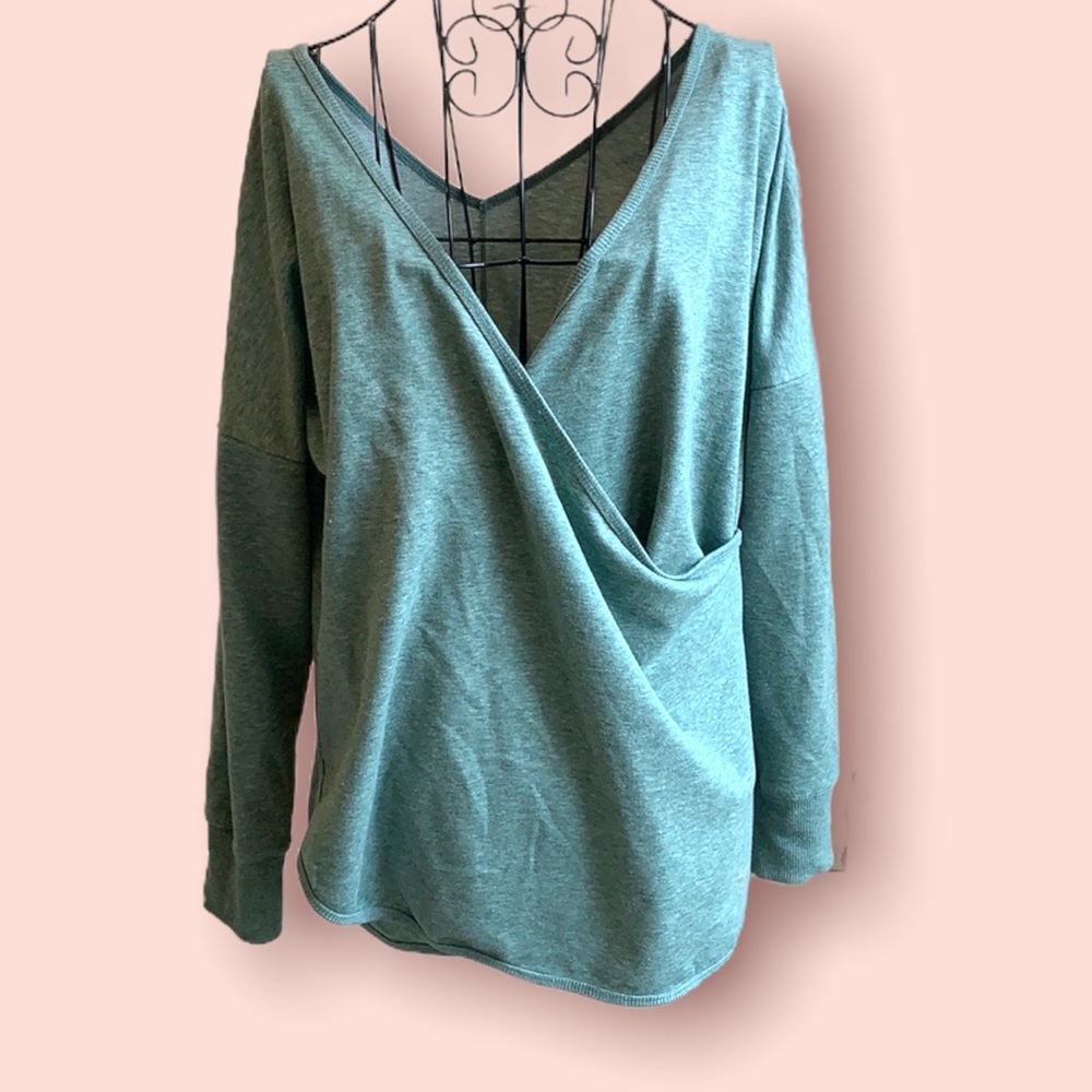V neck wrap long sleeve sweatshirt sweater size large soft sage green